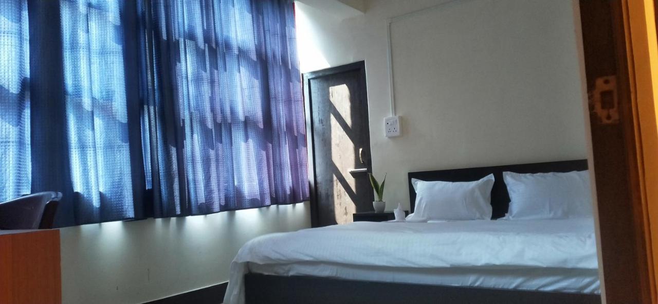 Oyo Thangal Hotel Imphal Exterior photo